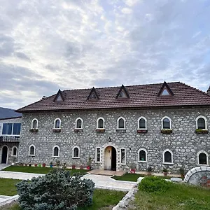  Gasthuis Bujtina Gjana Albanië